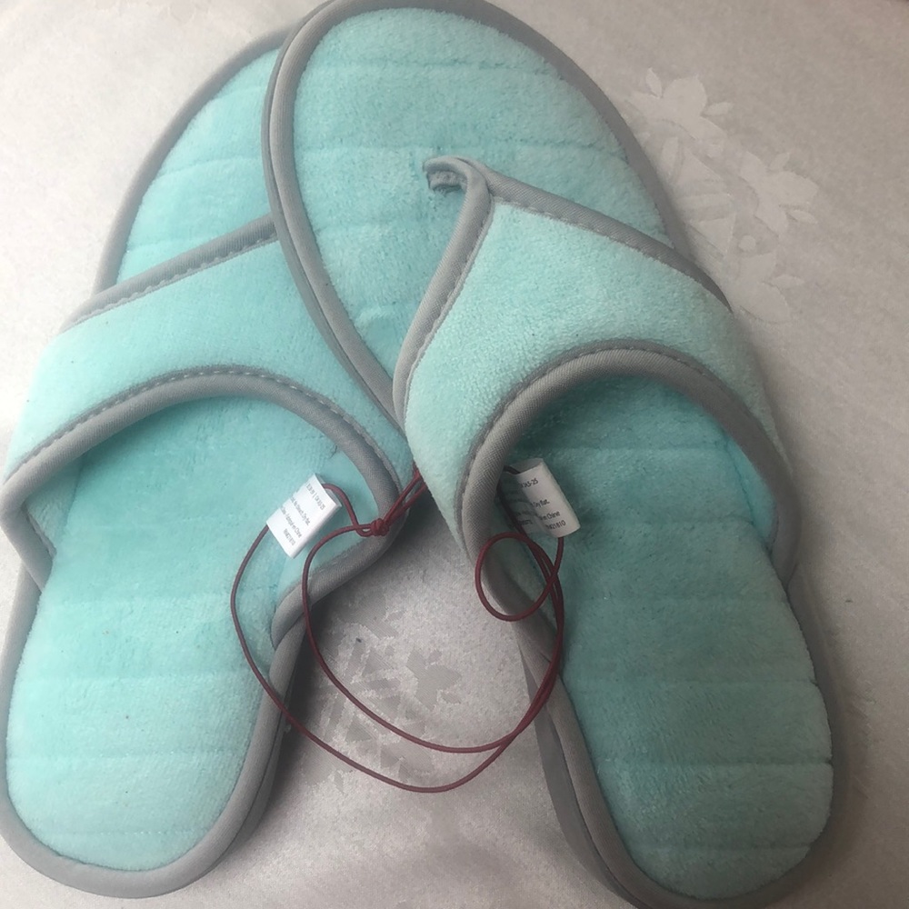 Dearfoams women’s slippers size 7-8 Aruba Blue
